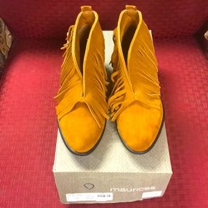 Cute fringe booties, only worn once, size 8, cognac color, slip on